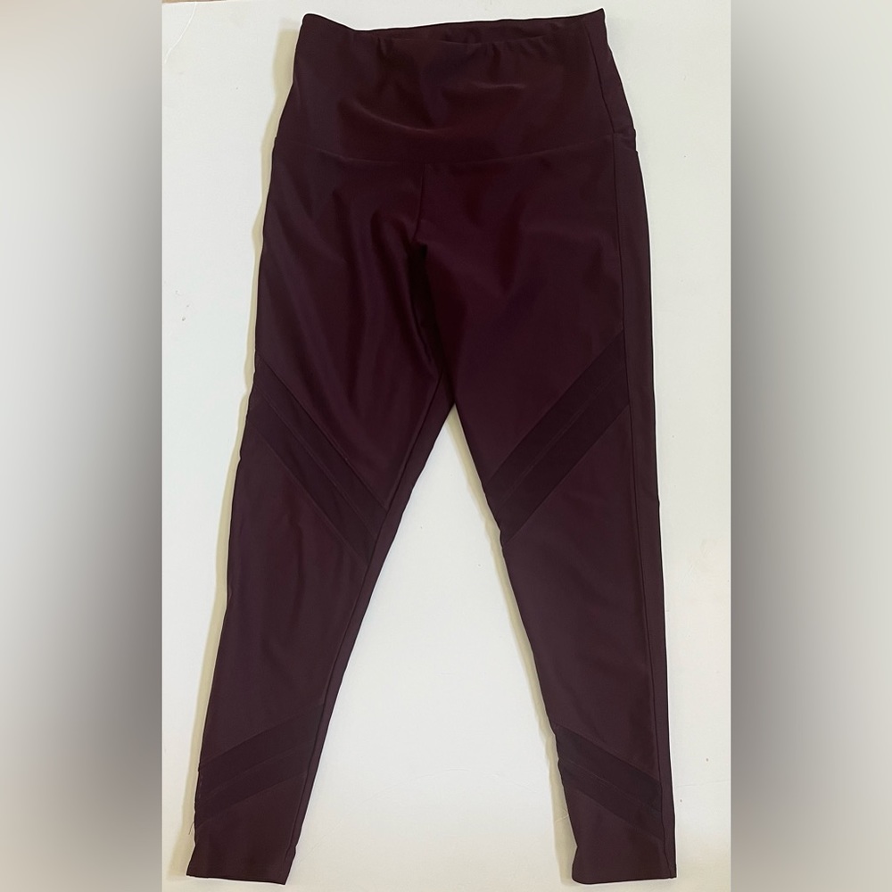 Onzie luxe leggings, wine, color, size ML, preowned‎